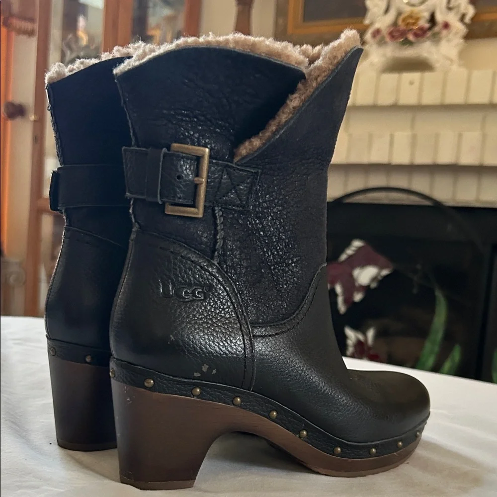 UGG Black Leather Boots with Brown Shearling - Picture 5 of 9